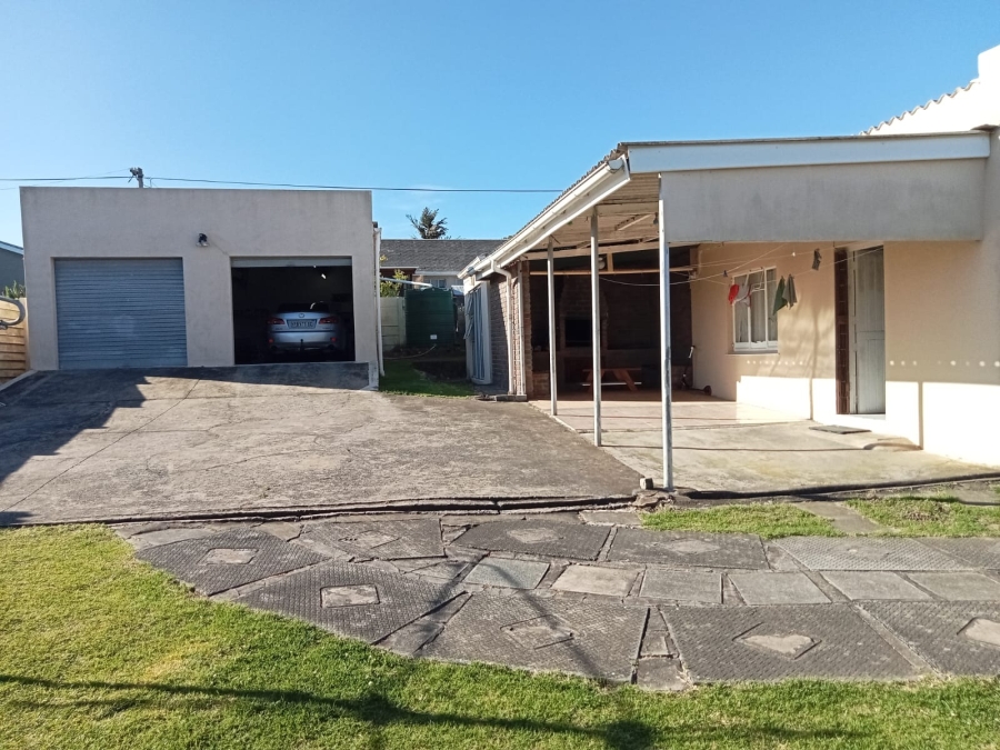 3 Bedroom Property for Sale in Sunnyridge Eastern Cape